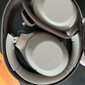 Sony MDR-1000x Bluetooth headphones